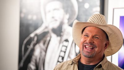 Garth Brooks inducted into 'Austin City Limits' Hall of Fame with raucous hoedown