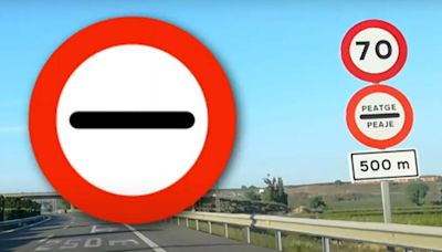 ¿Qué significa la señal de tránsito con una línea negra horizontal que ve en las carreteras?