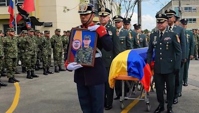 Así les rinde honores el Ejército a cuerpos de los cuatro soldados fallecidos en combate con las disidencias de las Farc