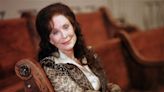 Jack White, Reba, Dolly Parton, Carrie Underwood, Sheryl Crow, Margo Price and Other Stars Pay Tribute to Loretta Lynn