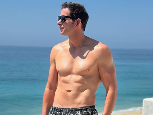 Tarek El Moussa Flaunts Physique with Shirtless Pic After 3-Year Health Journey: 'Can Anyone See My Ab?'