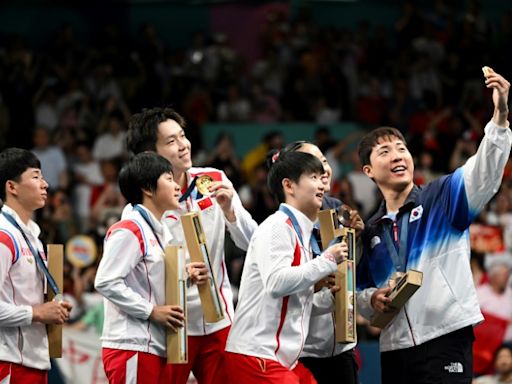 North-South Korea Olympic podium selfie goes viral