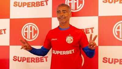 Romário diz o que pensa sobre Flamengo tirar camisa 10 de Gabigol