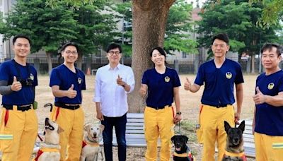 陳其邁現身慰勉消防局搜救犬隊│讚許專業救災表現 | 蕃新聞