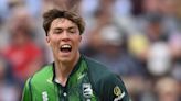 Seamer Hull signs new three-year Leicestershire deal