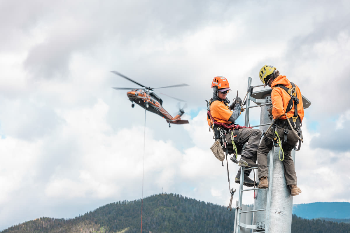 Black Hawk Helicopter Installs New Lift Towers at Red River Ski Area, New Mexico