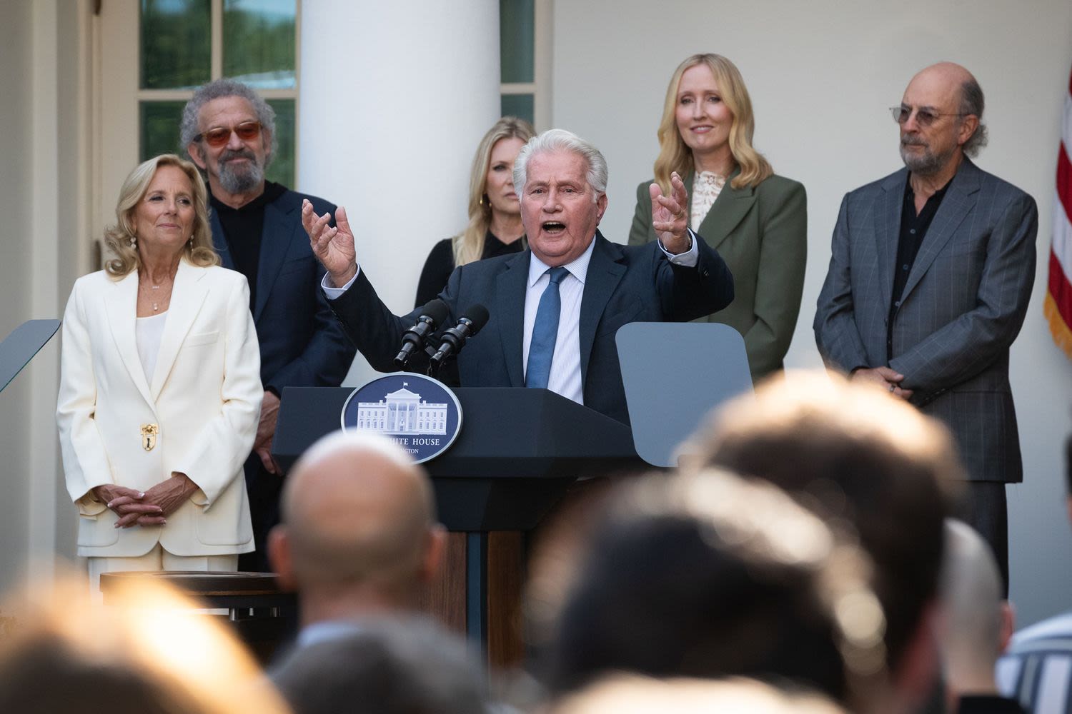 'The West Wing' cast reunites at White House for 25th anniversary