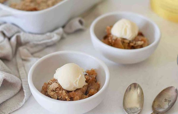 My Grandma’s 4-Ingredient Dessert Is The Only Apple Recipe You Need This Fall