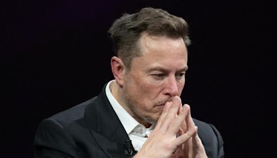 "La guerra": Elon Musk arremete contra varias empresas y dice que le hicieron perder plata