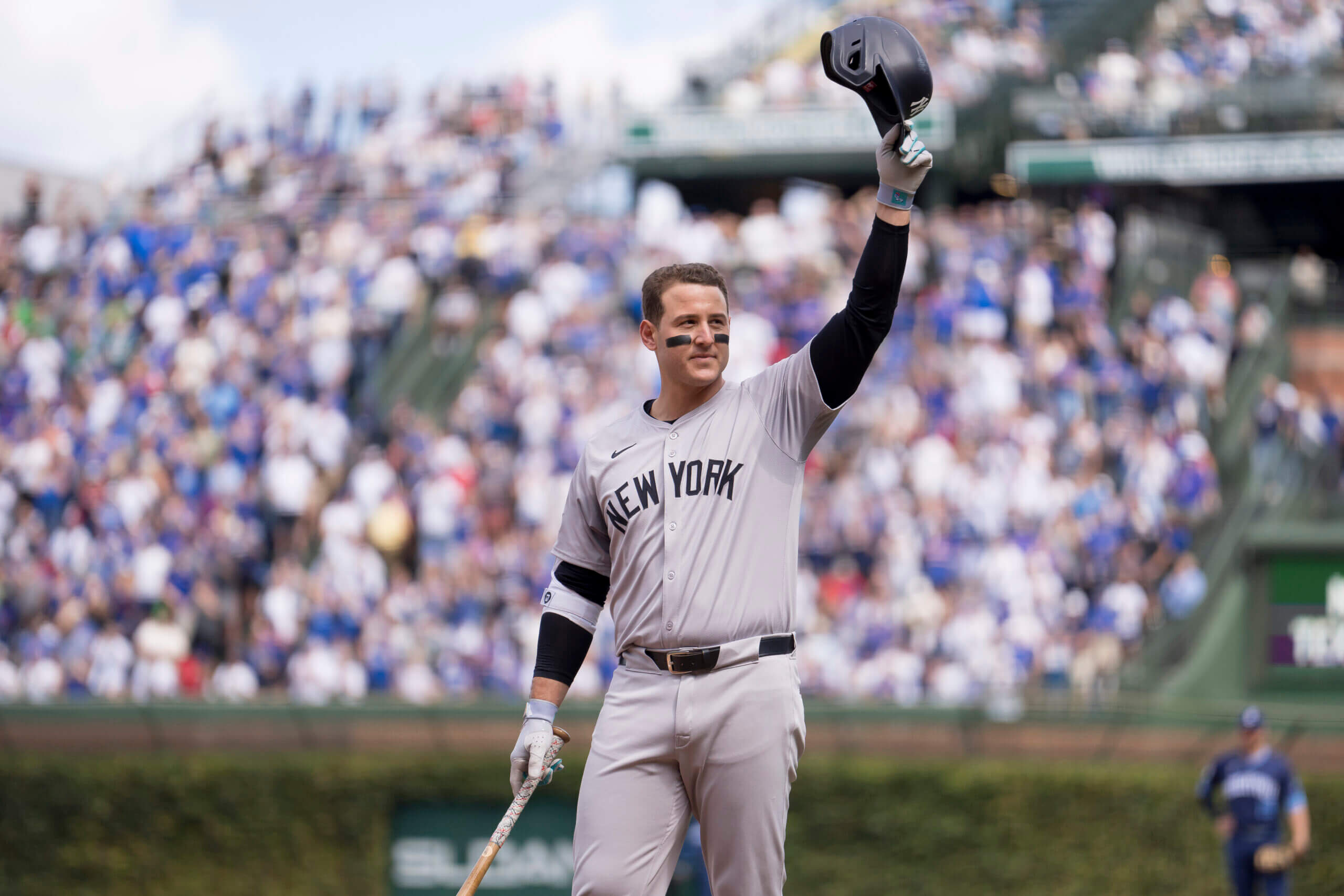 Anthony Rizzo’s Wrigley Field return gives Cubs fans reason to cheer as playoff hopes fade