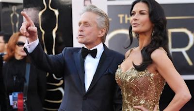 Por todo lo alto, con exclusiva y una tarta gigante: así fue la boda de Catherine Zeta-Jones y Michael Douglas