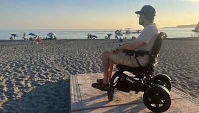 Marcelino, con esclerosis múltiple y sin poder entrar a la playa de Salobreña, Granada: "Es imposible"