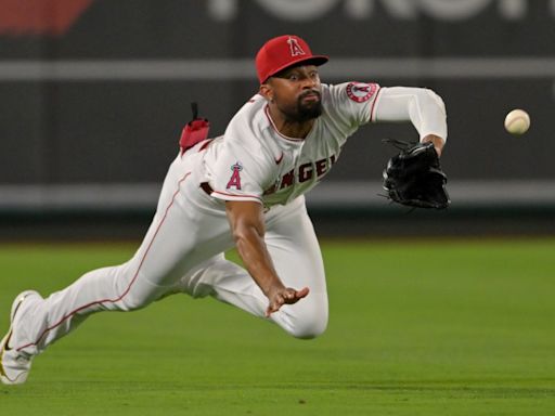 Angels experiment with Jo Adell in center field