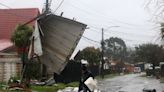 Sistema frontal mantiene a 684 personas aisladas, más de 180 mil clientes sin luz y 89 viviendas destruidas a nivel nacional - La Tercera