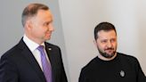 CORREÇÃO-Presidente da Ucrânia visita Polônia e aliados intensificam ajuda militar