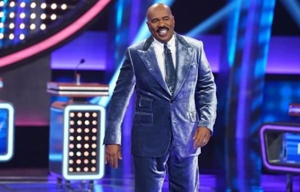 Donny Osmond and Ken Marino Go to School With Santa in 'Celebrity Family Feud' Sneak Peek [Exclusive]