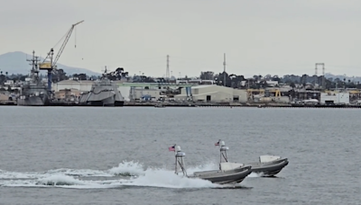 美「蜂群戰術」原型無人船艇曝光 4「地獄獵犬」助研發抗中兩棲登陸