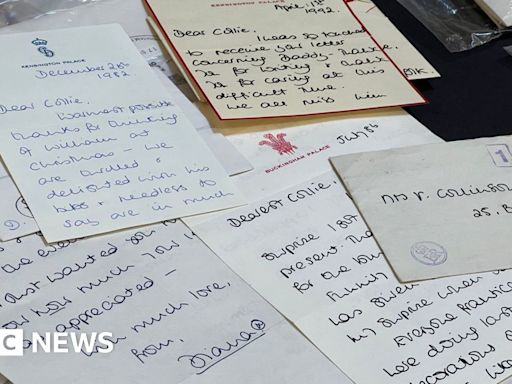 'Intimate' Princess Diana letters go under hammer