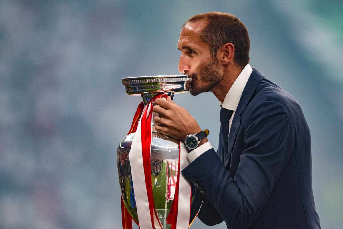 Video: Chiellini hands back Italy’s European Championship trophy