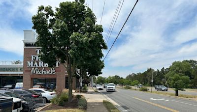 One-way traffic, bus lane could be coming to access road near Bradlee Shopping Center - WTOP News