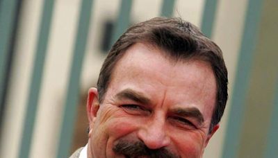 In new memoir, Tom Selleck looks back at the hard years that made him a star in ‘Magnum, P.I.’