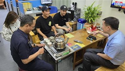 牛肉麵店轄區分局長是學弟 藝人吳宗憲親自拜會替警方宣導反詐 - 社會