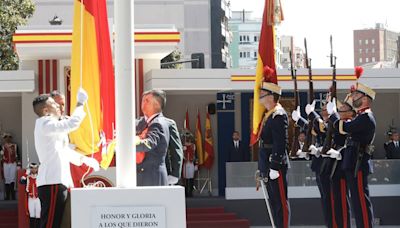 Un multitudinario desfile del Día de las Fuerzas Armadas llena Oviedo