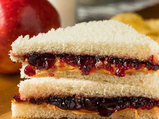 Here's Exactly What Happens to Your Body If You Eat Peanut Butter and Jelly Every Day