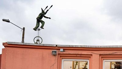 Qué significan las estatuas de La Candelaria, en Bogotá: cuentazo detrás de la curiosidad