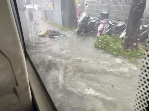 快訊／台中大雨狂炸！2路段水淹輪胎高 4區域淹水一級警戒