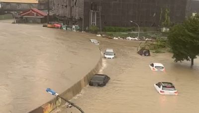 溪水暴漲！岡山典寶溪滿出堤防 10車慘遭滅頂