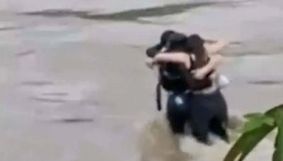 El dramático abrazo final de tres amigos antes de ser arrastrados por las inundaciones en Italia