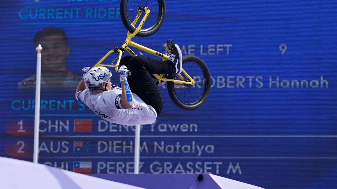 American Hannah Roberts, a 5-time world champ, crashes out of freestyle BMX final
