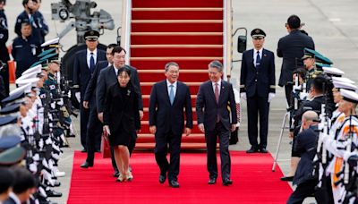 China's premier to hold rare summit with U.S.-allied South Korea, Japan