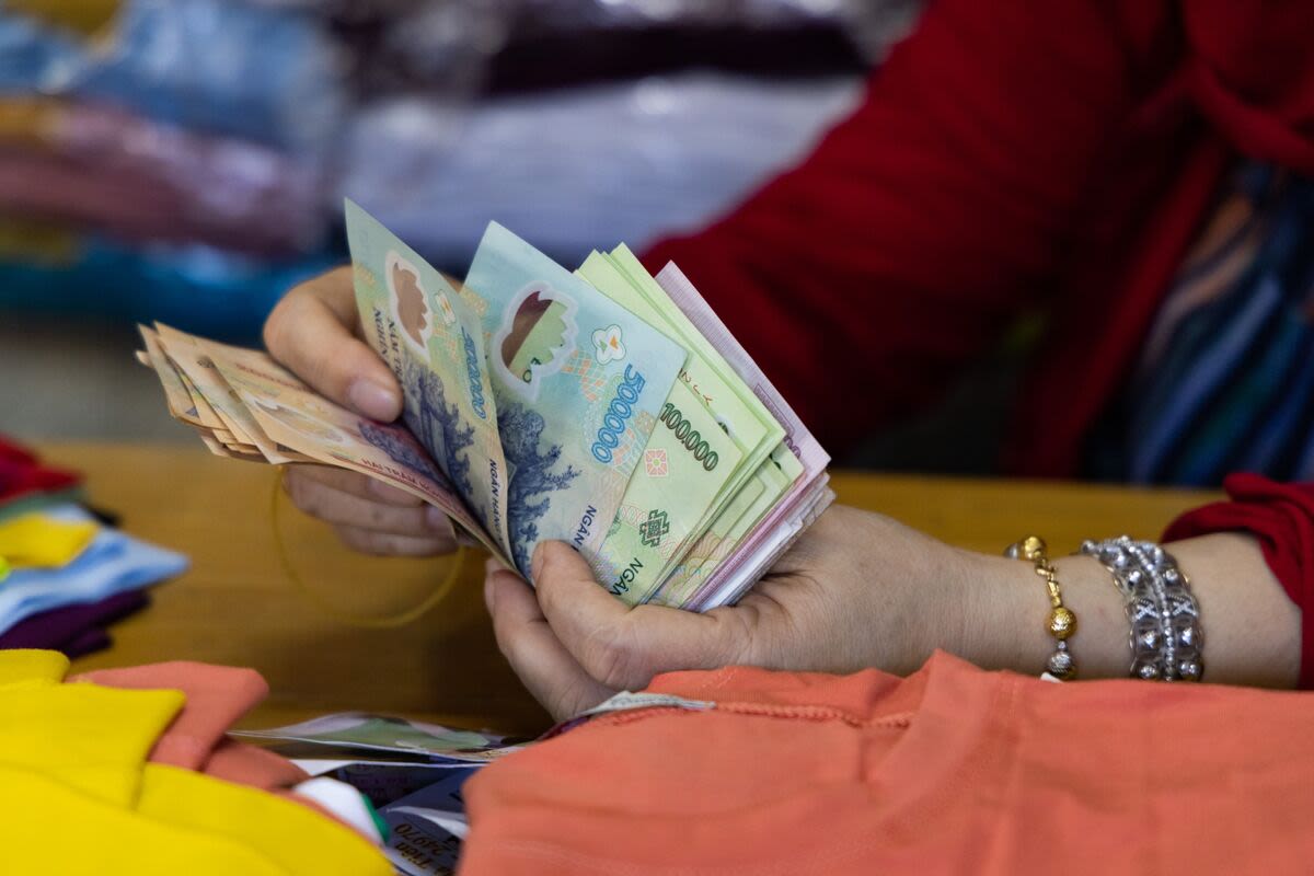 Vietnam May Raise Rate as Dong Falls to Record Low, Maybank Says