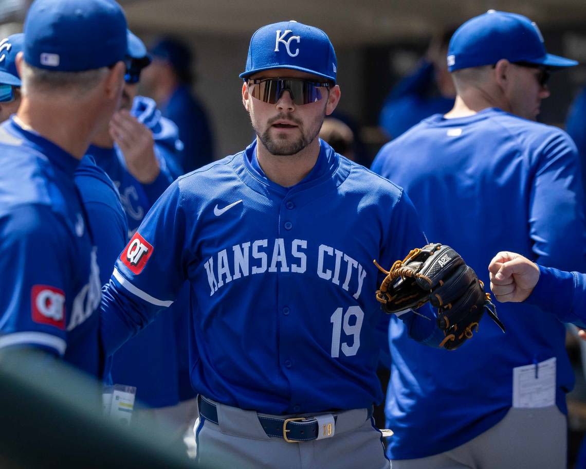 Fowl ball: KC Royals’ Michael Massey hits unlucky bird during BP in Pittsburgh