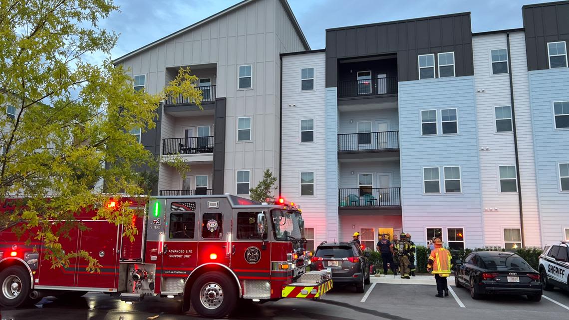 Firefighters extinguish fire inside bathroom at St. Johns County apartment