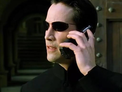 Descubre los icónicos celulares de The Matrix y su impacto en la cultura tecnológica
