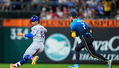 Mets crush Phillies, lose Francisco Lindor to back soreness