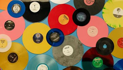 El arte detrás del vinilo: un proceso que combina zafiros, rubíes y plata