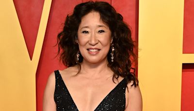 Sandra Oh Recreates 'Princess Diaries' Phone Scene With Anne Hathaway