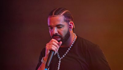 Limp Bizkit Fans Boo Drake After Fred Durst Shouts Out Rapper at Band’s Toronto Show: Watch