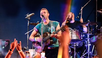 Coldplay’s Chris Martin Playfully Roasts Fan Who Requested ‘Fix It’ With Improvised Song: ‘If You Come Along, Don’t Get the...