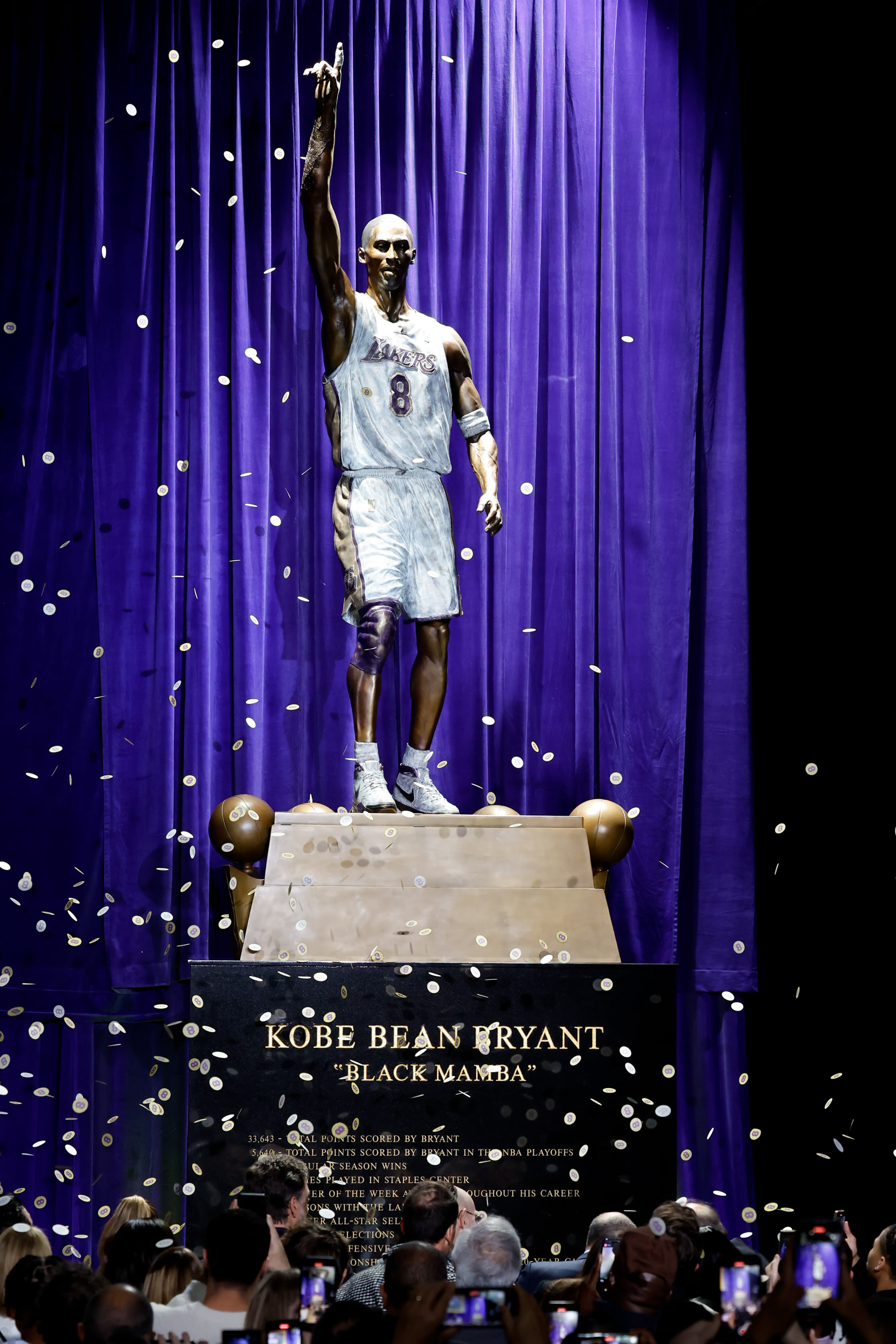 Lakers unveil new statue honoring 'Girl Dad' Kobe Bryant's bond with daughter Gianna