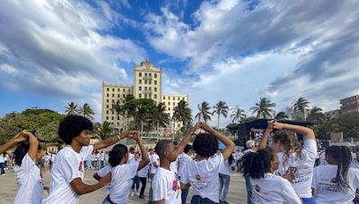 Cuba bate el récord mundial de bailadores simultáneos en rueda de casino