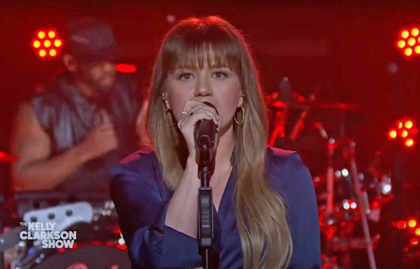 Watch Kelly Clarkson sing an angelic version of Metallica's Sad But True