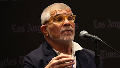 David Mamet Calls Hollywood’s DEI Initiatives “Garbage” & Says His Kids Are Not Nepo Babies: “They Earned It By Merit”