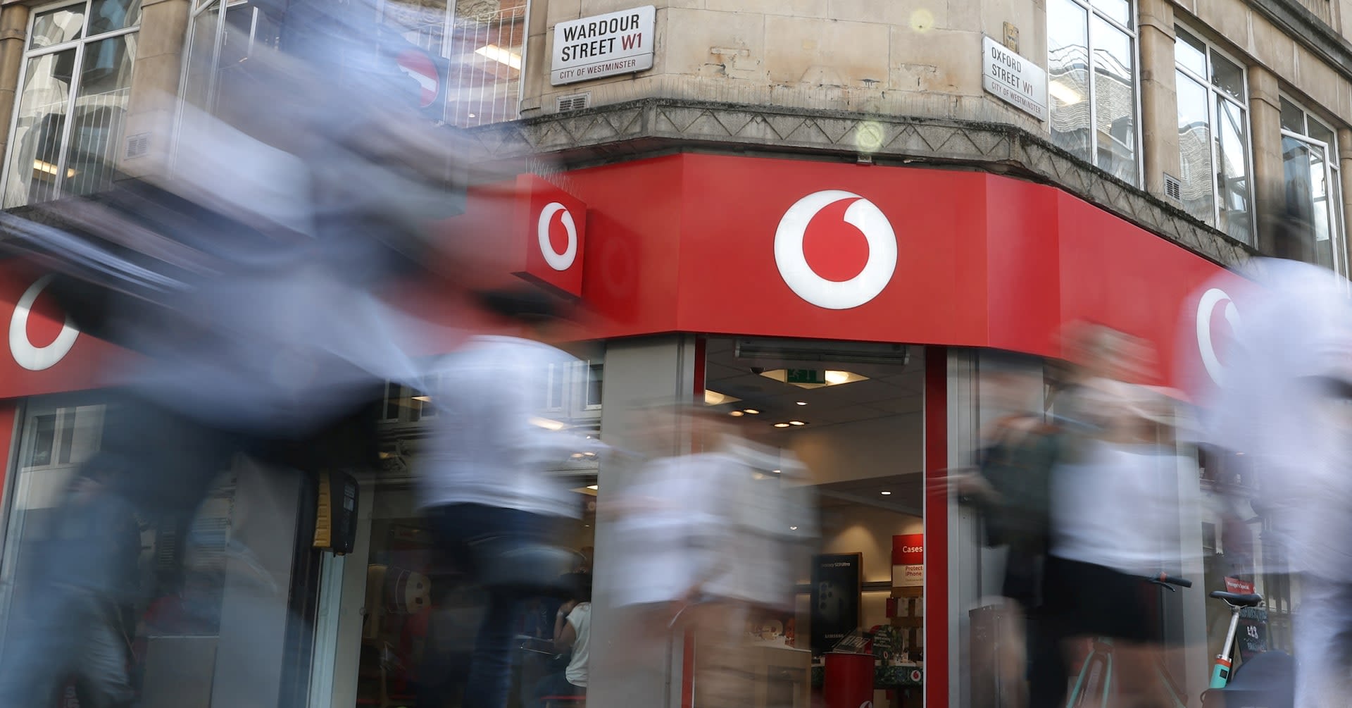 UK grants conditional security clearance for Vodafone-Three merger