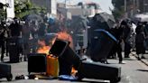 Violentos choques entre la policía francesa y manifestantes ecologistas en La Rochelle