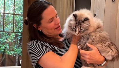 Jennifer Garner Gives Her Cat a Tour of ‘Places in the House He’s Never Seen Before’ in Hilarious Video